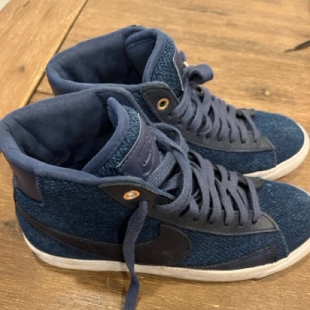 Women's 8 Nike Blazer Mid 77